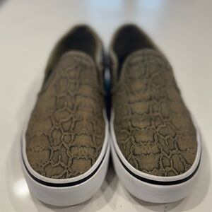 NWOT- Vans Women's Asher Sneaker, Snake pattern-Size 7